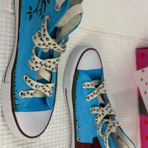 custom painted “Peanuts” with snoopy, and Woodstock converse style shoes